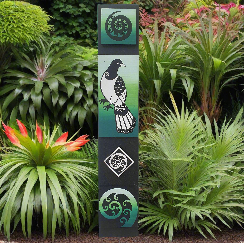 M Kereru Totem