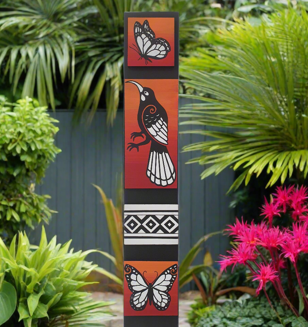 M Huia Totem