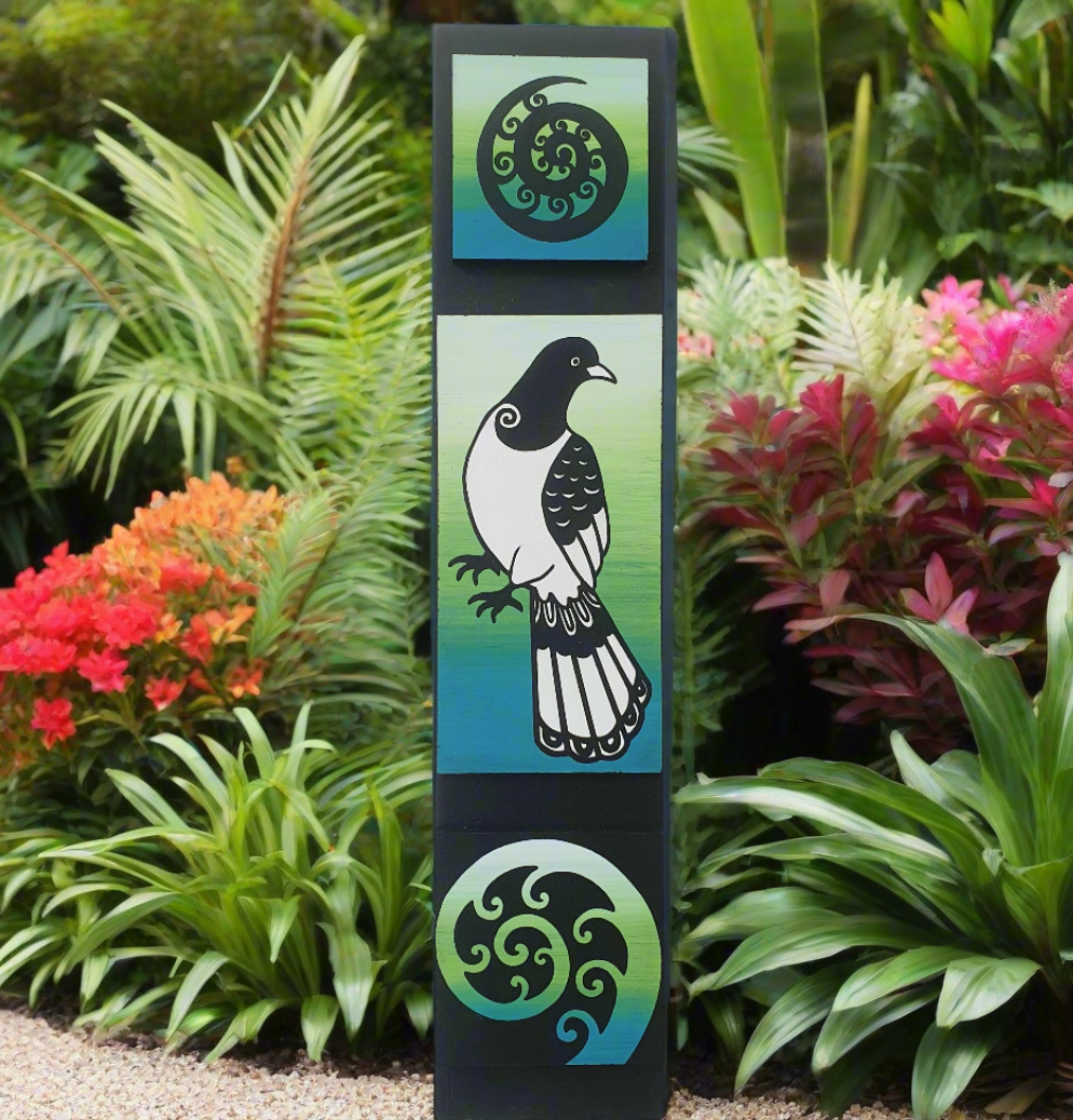 S Kereru Totem