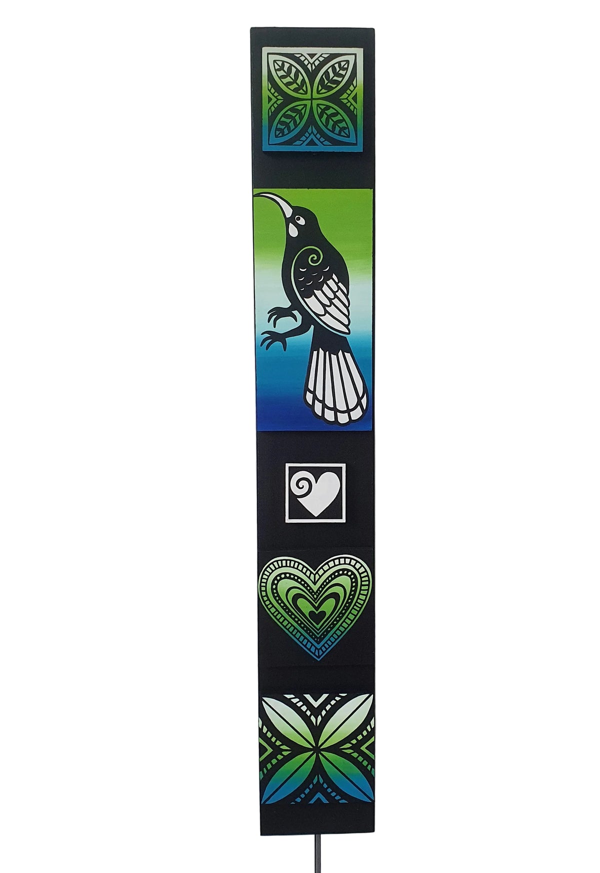 L Huia Totem