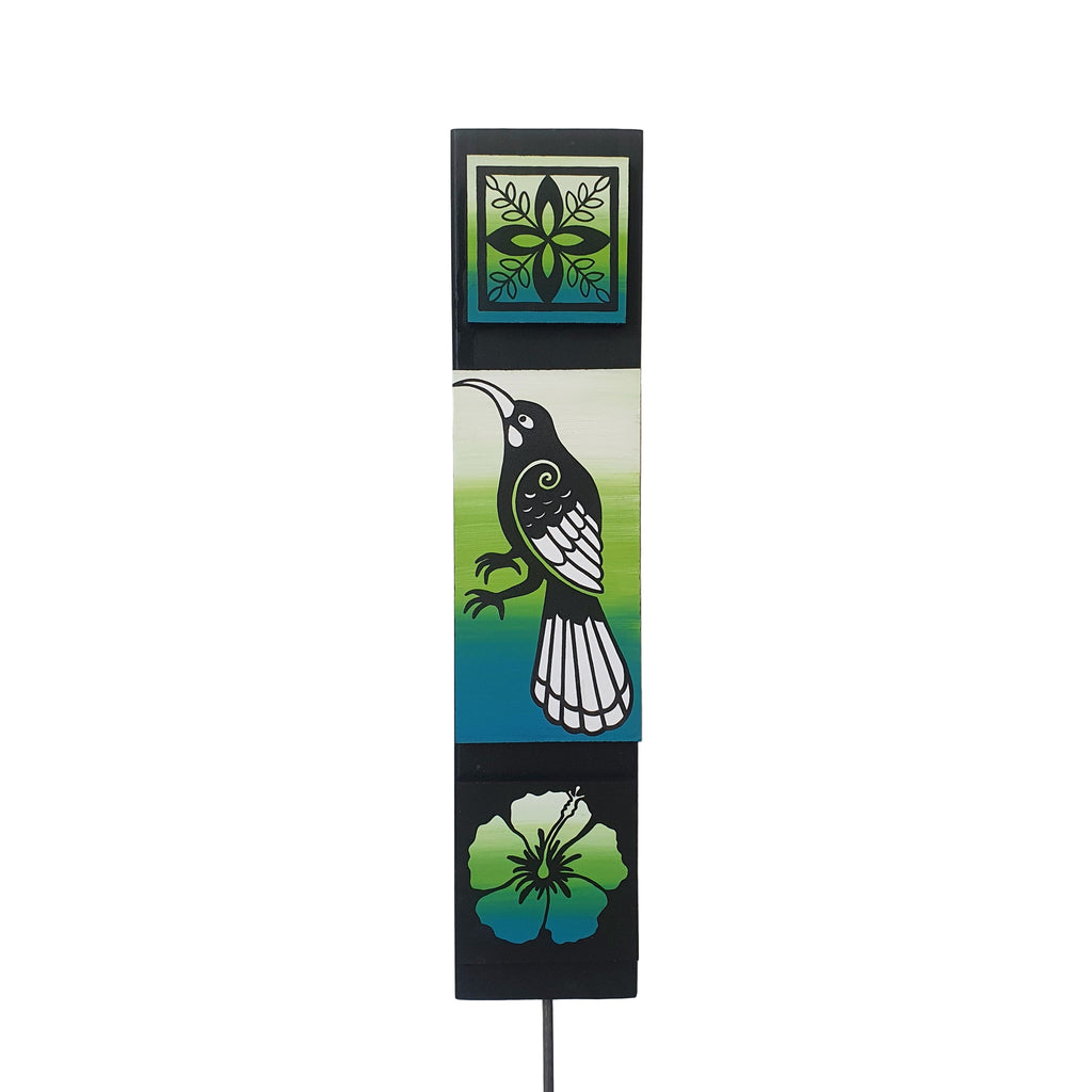 S Huia Totem